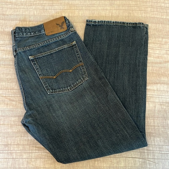 American Eagle men’s medium wash Original Straight jeans. Size 33x30 - Picture 1 of 5